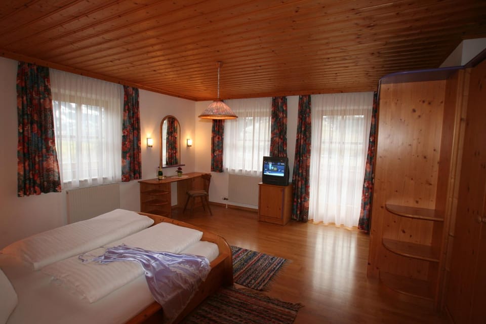 Day, Photo of the whole room