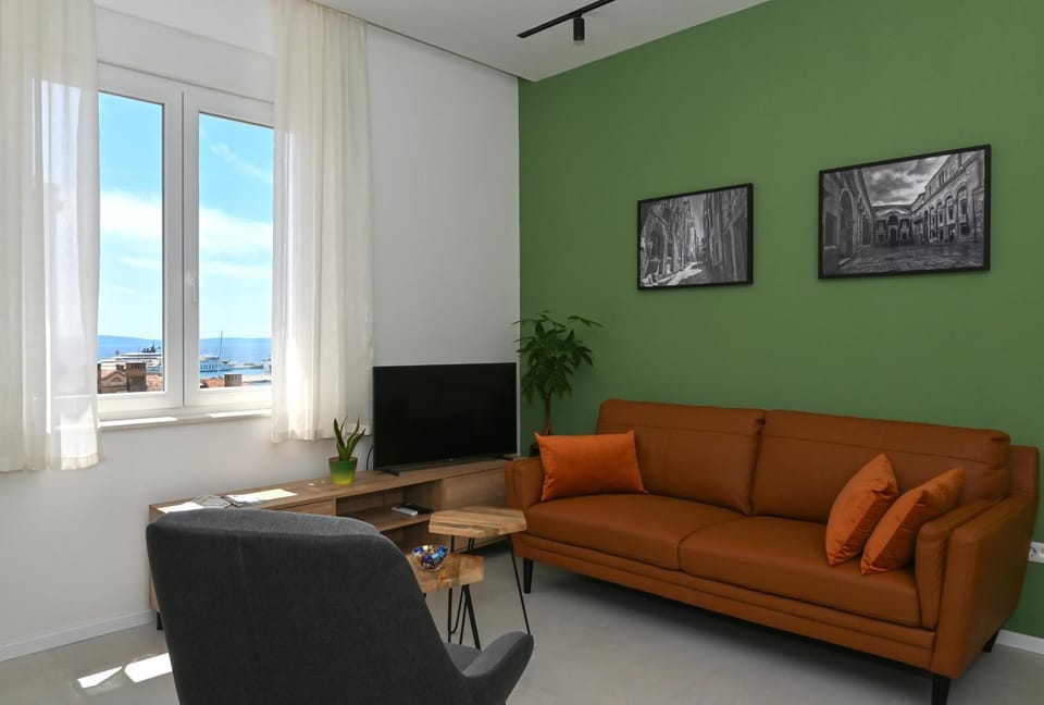 TV and multimedia, Living room, Seating area, City view, Sea view