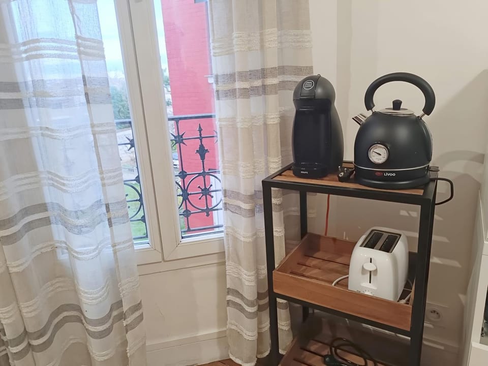 Coffee/tea facilities, toaster