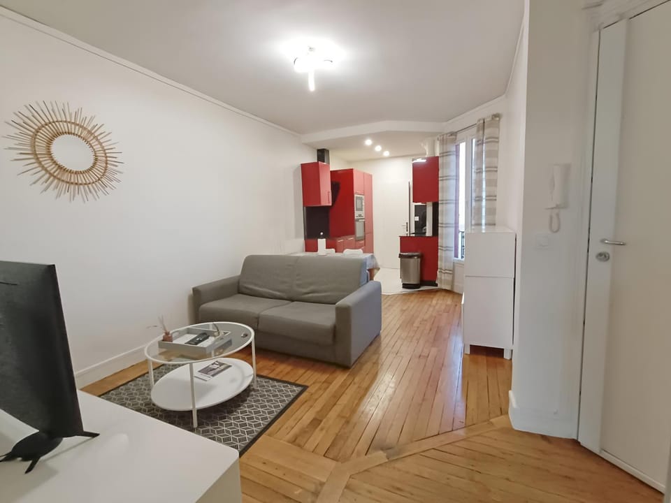 TV and multimedia, Kitchen or kitchenette, Living room, Seating area, Dining area