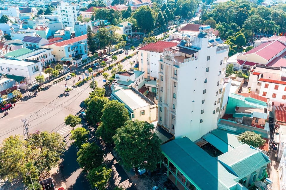 Property building, Day, Street view, Location