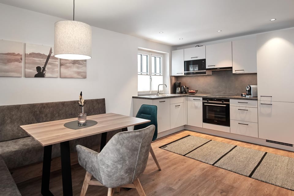 Dining area, Communal kitchen