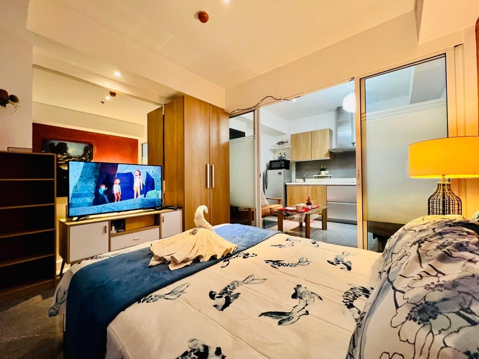 Scr Summer Vibe Netflix Balcony Apartment in Paranaque