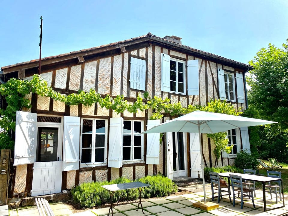 Property building, Patio, Spring, Garden