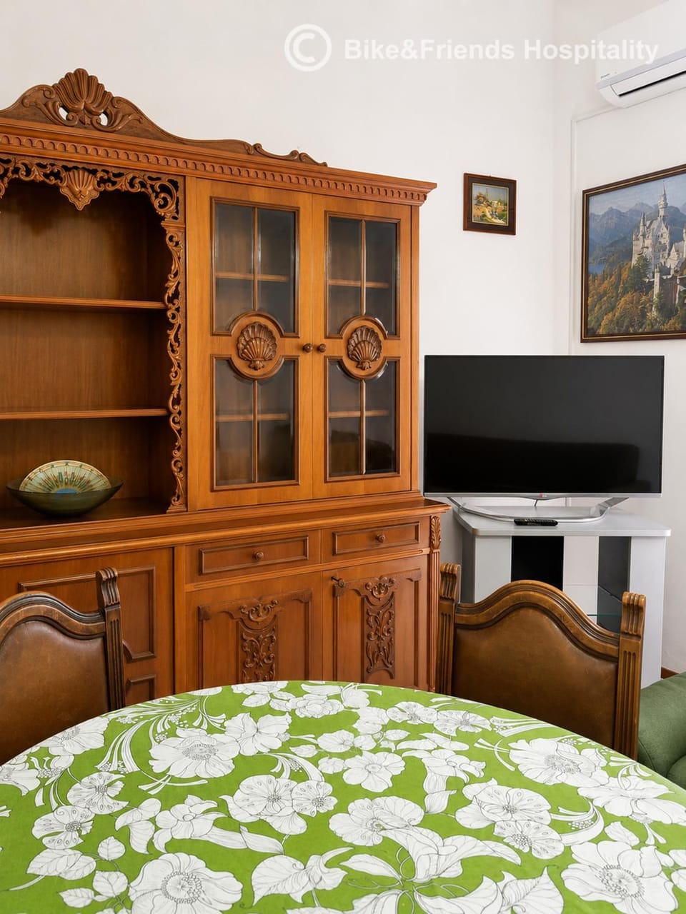 Communal lounge/ TV room, Dining area