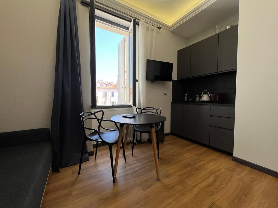 TV and multimedia, Kitchen or kitchenette, Living room, Dining area