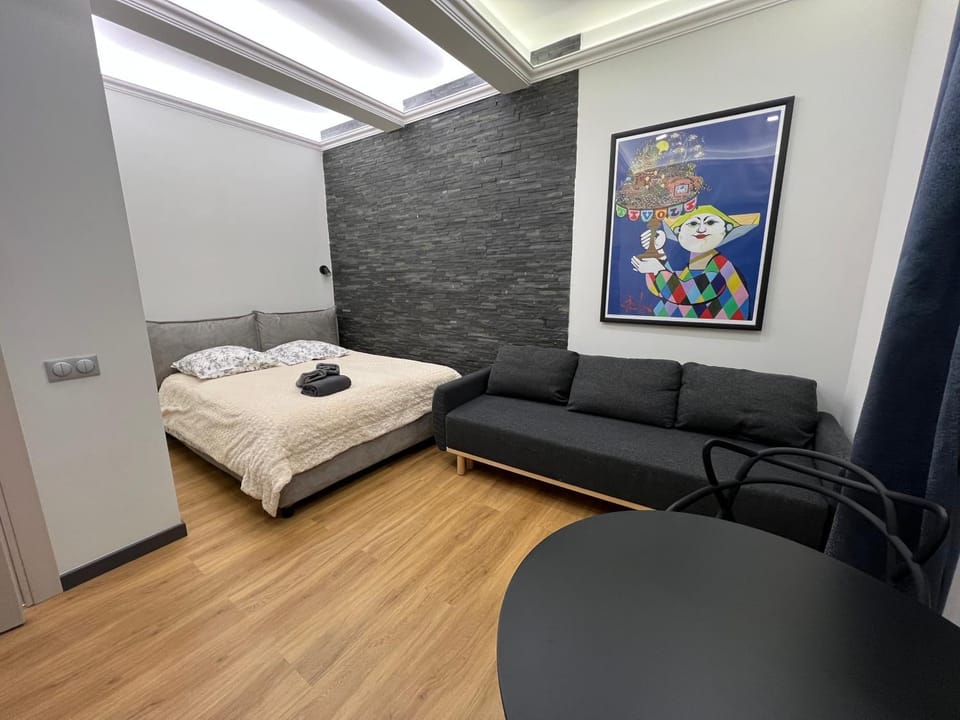 Bed, Living room, Photo of the whole room, Seating area, Bedroom