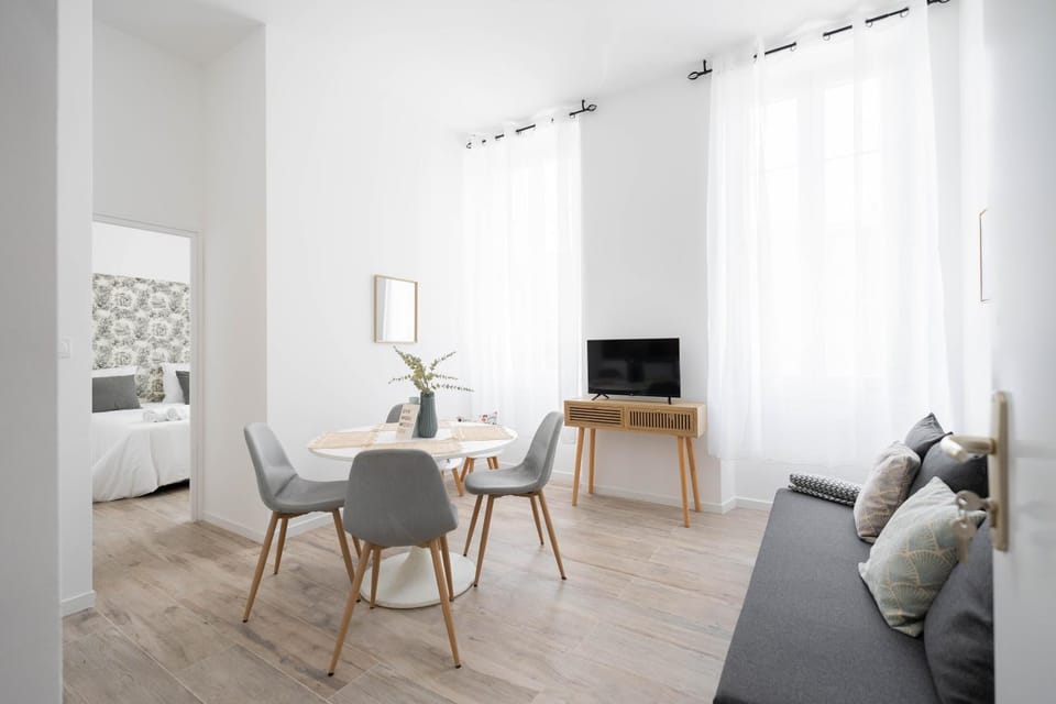 Property building, TV and multimedia, Living room, Seating area, Dining area