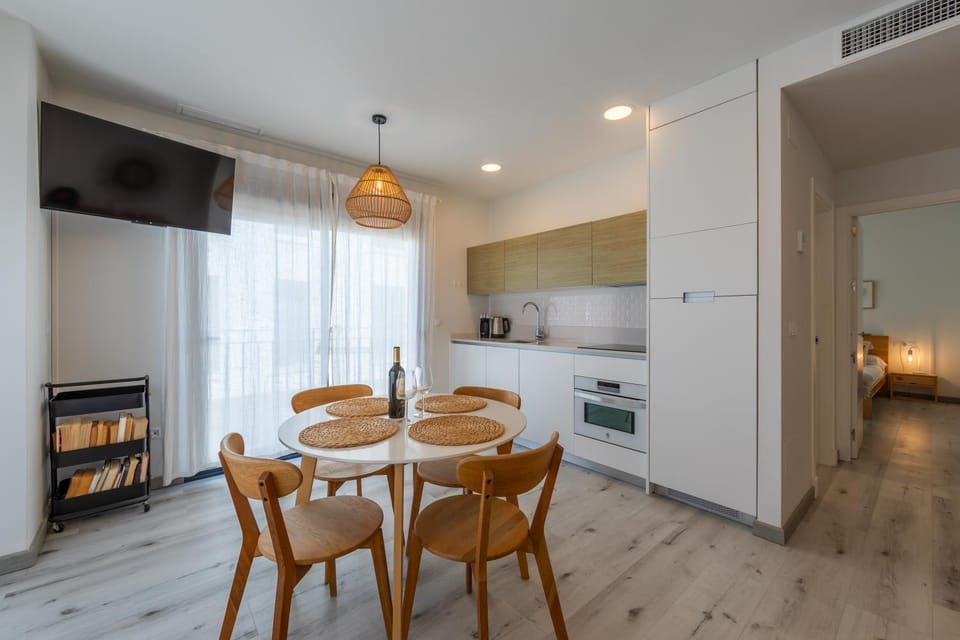 Dining area, kitchen