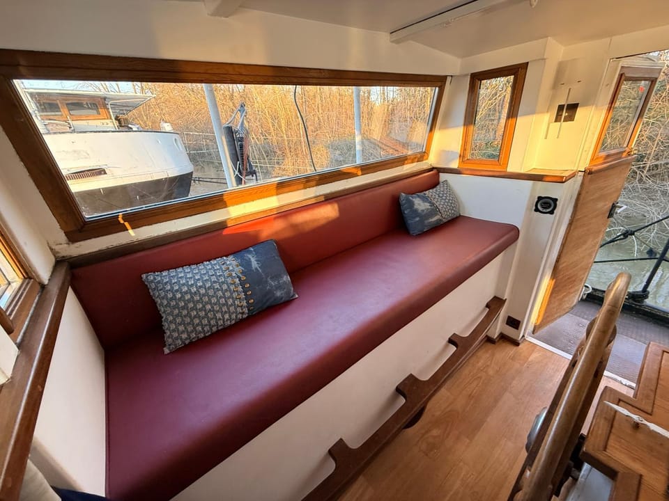 Cabine sur péniche à Bagatelle Cabin in Puteaux