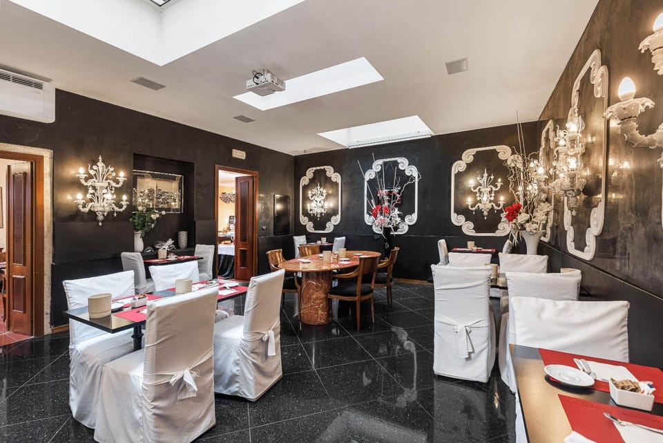 Restaurant/places to eat, Lounge or bar, Food and drinks, Food, Breakfast