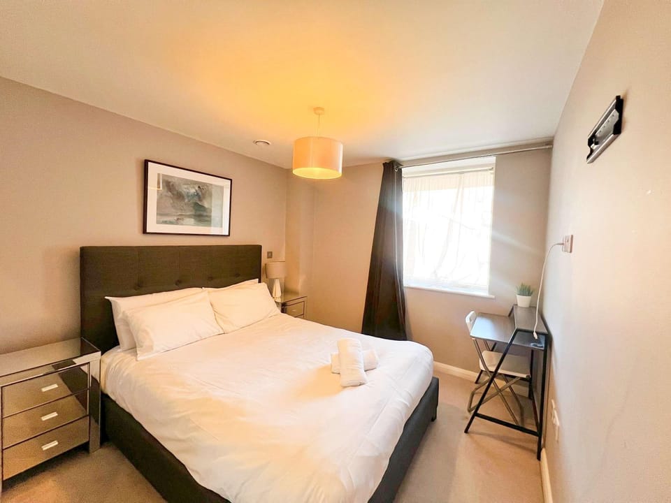 Deluxe Apartment near Cabot Circus w Parking sleeps 5 House in Bristol