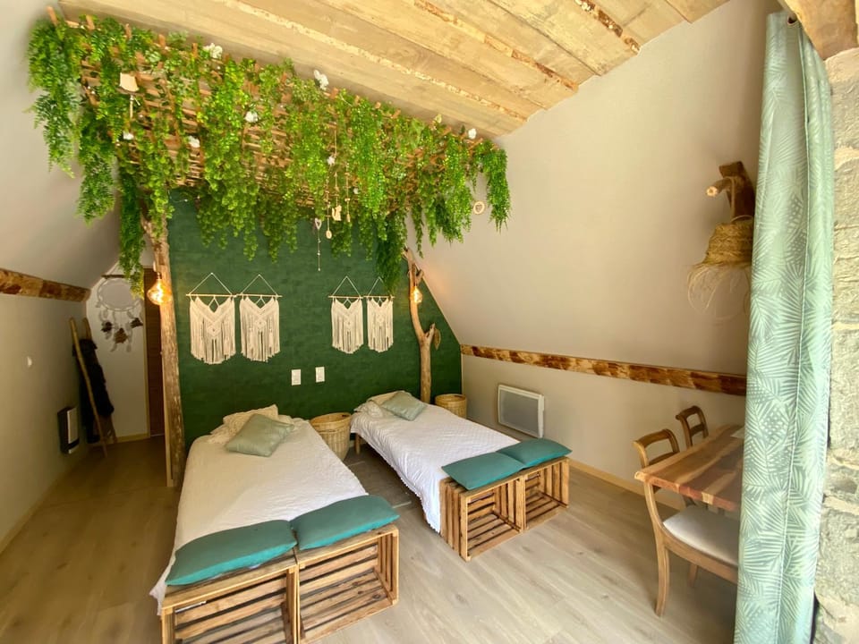 Bed, Photo of the whole room, Bedroom
