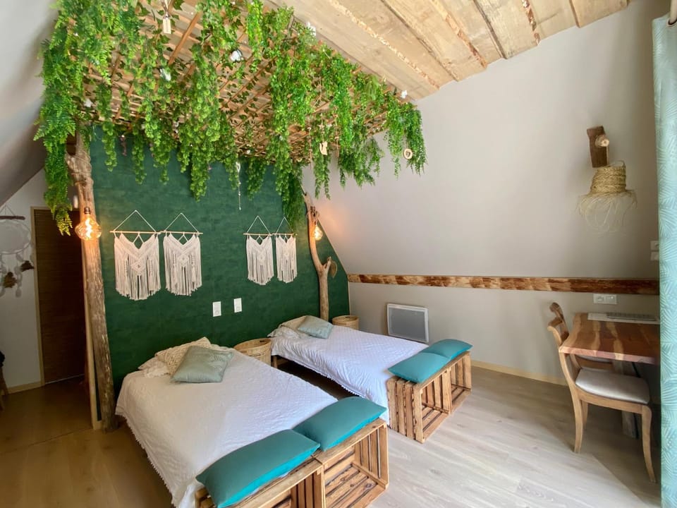 Bed, Photo of the whole room, Bedroom