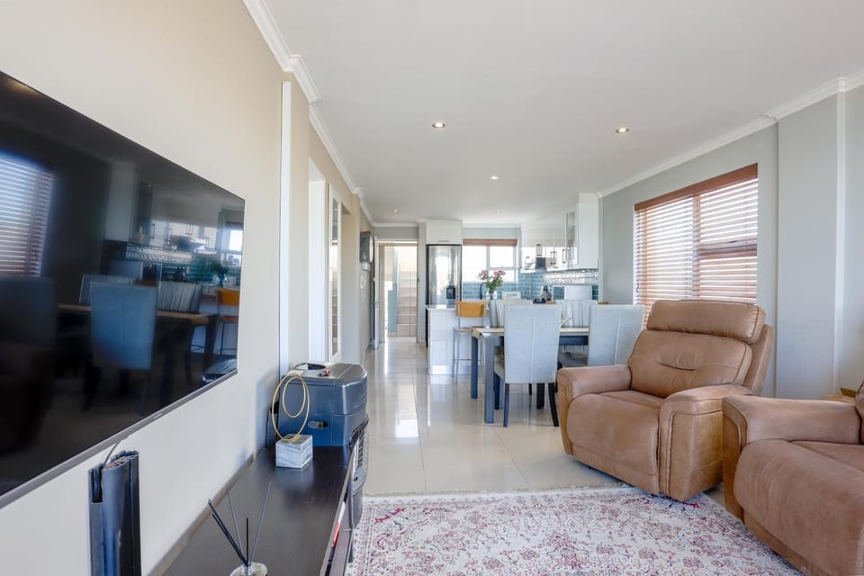 2 Bedroom Oceanfront Apartment with Sea Views Apartment in Cape Town
