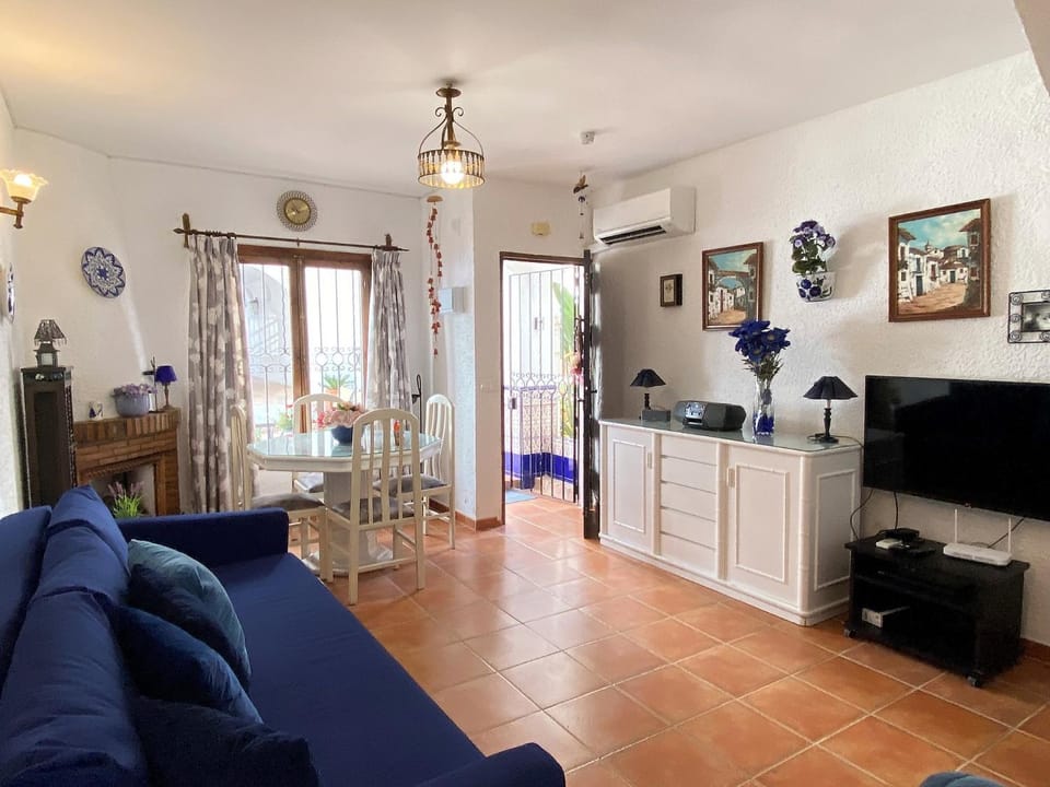 Communal lounge/ TV room, Living room