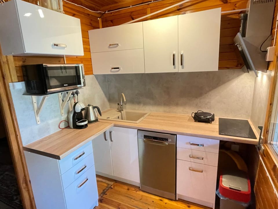 Coffee/tea facilities, Kitchen or kitchenette, dishwasher, minibar