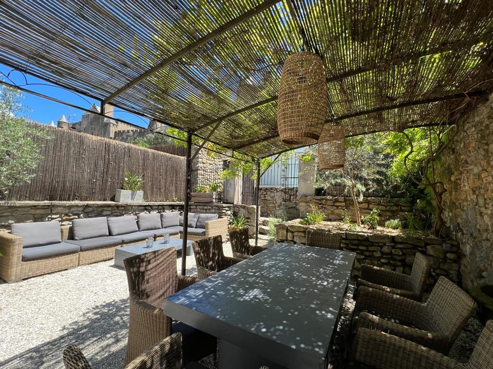 Patio, Day, Garden, View (from property/room), Living room, Seating area, Dining area, Garden view