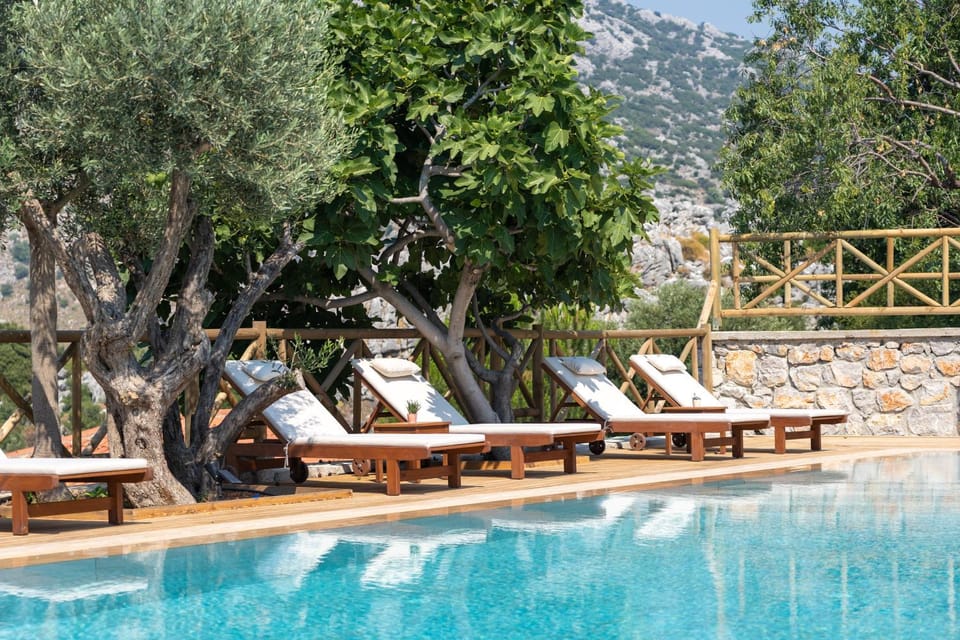 Natural landscape, Garden, Garden view, Mountain view, Pool view, Swimming pool