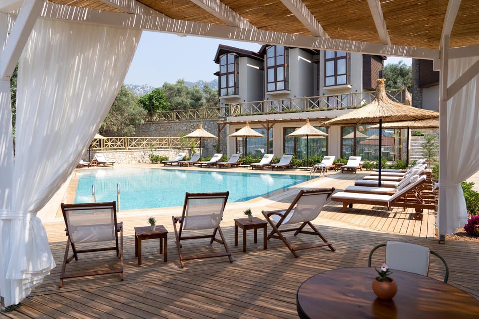 Property building, Pool view, Swimming pool