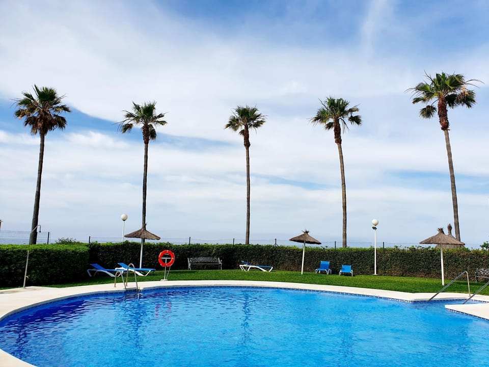 Luna Beach Seafront Apartment in Sitio de Calahonda