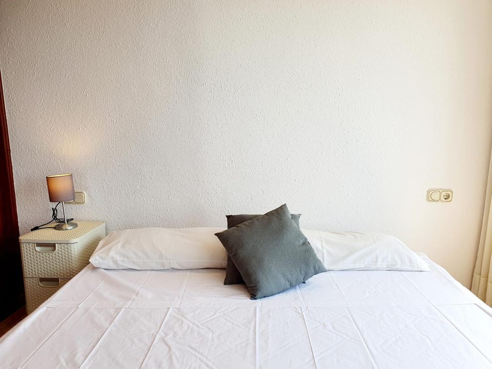 Luna Beach Seafront Apartment in Sitio de Calahonda