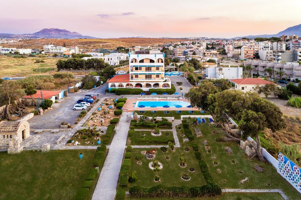 Property building, Garden, City view, Swimming pool, Parking