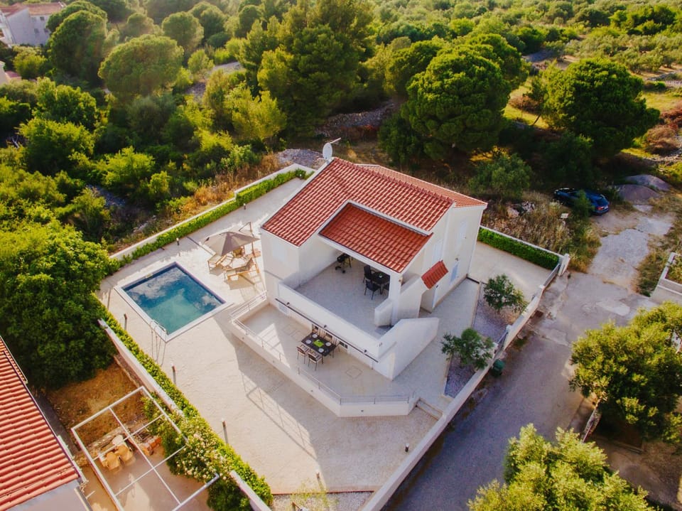 Property building, Day, Bird's eye view, Garden, Garden view, Pool view, Swimming pool, sunbed
