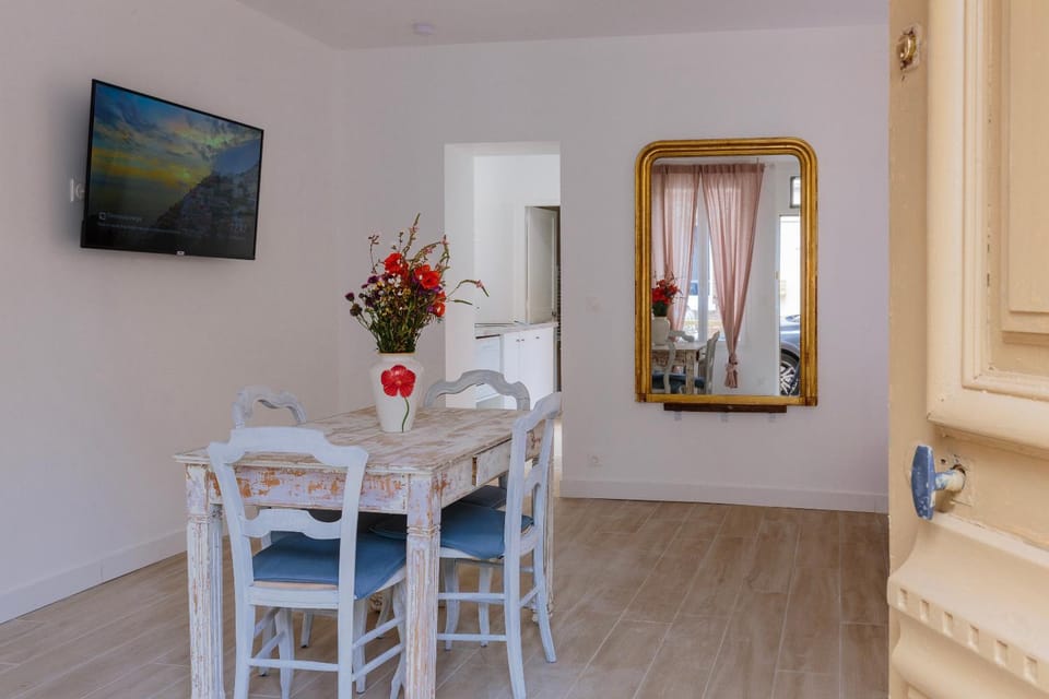 TV and multimedia, Dining area