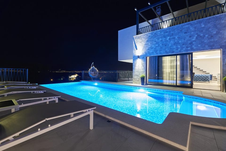 Property building, Swimming pool