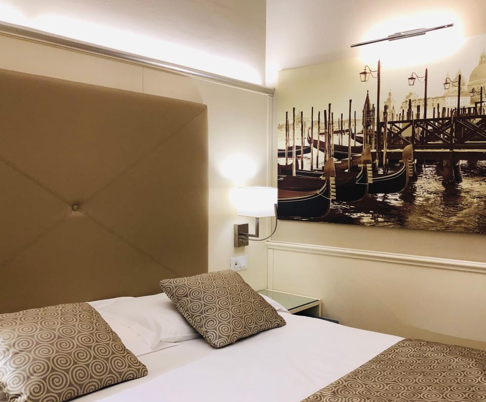 Bed, Bedroom, Area and facilities