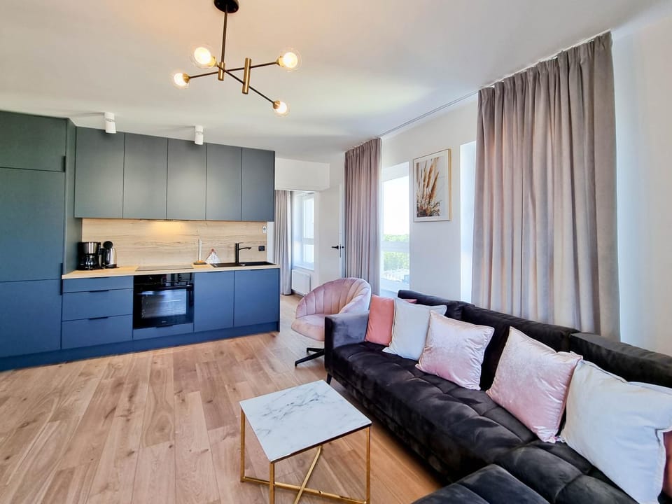 Kitchen or kitchenette, Seating area