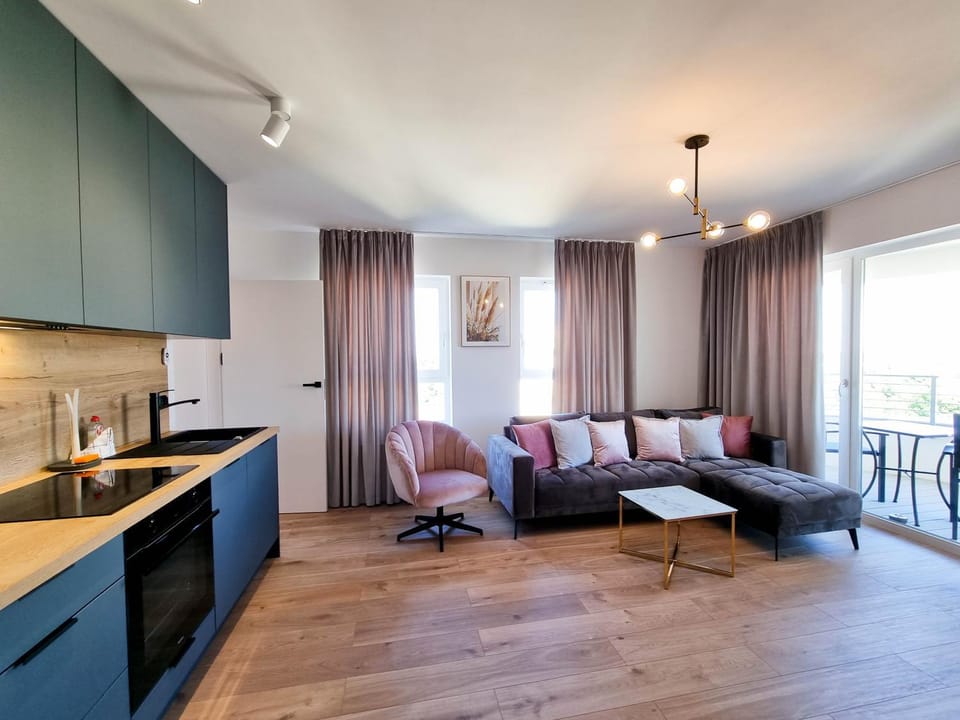 Kitchen or kitchenette, Seating area
