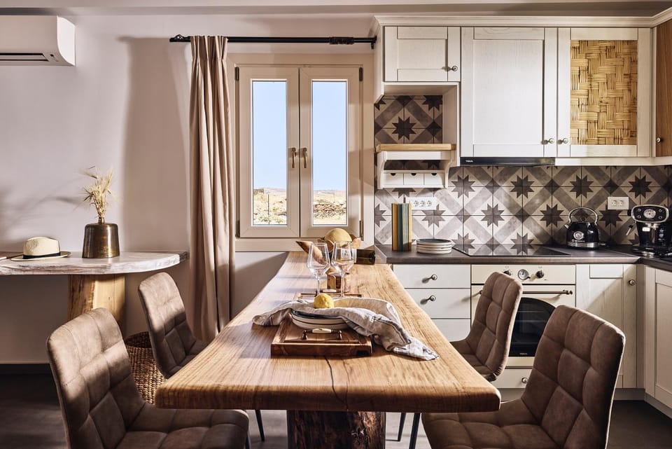 Kitchen or kitchenette, Dining area, kitchen