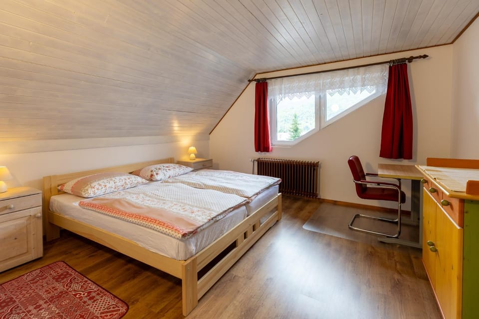 Bed, Bedroom
