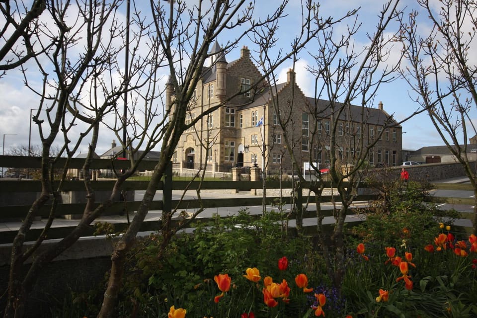 Nearby landmark, Neighbourhood