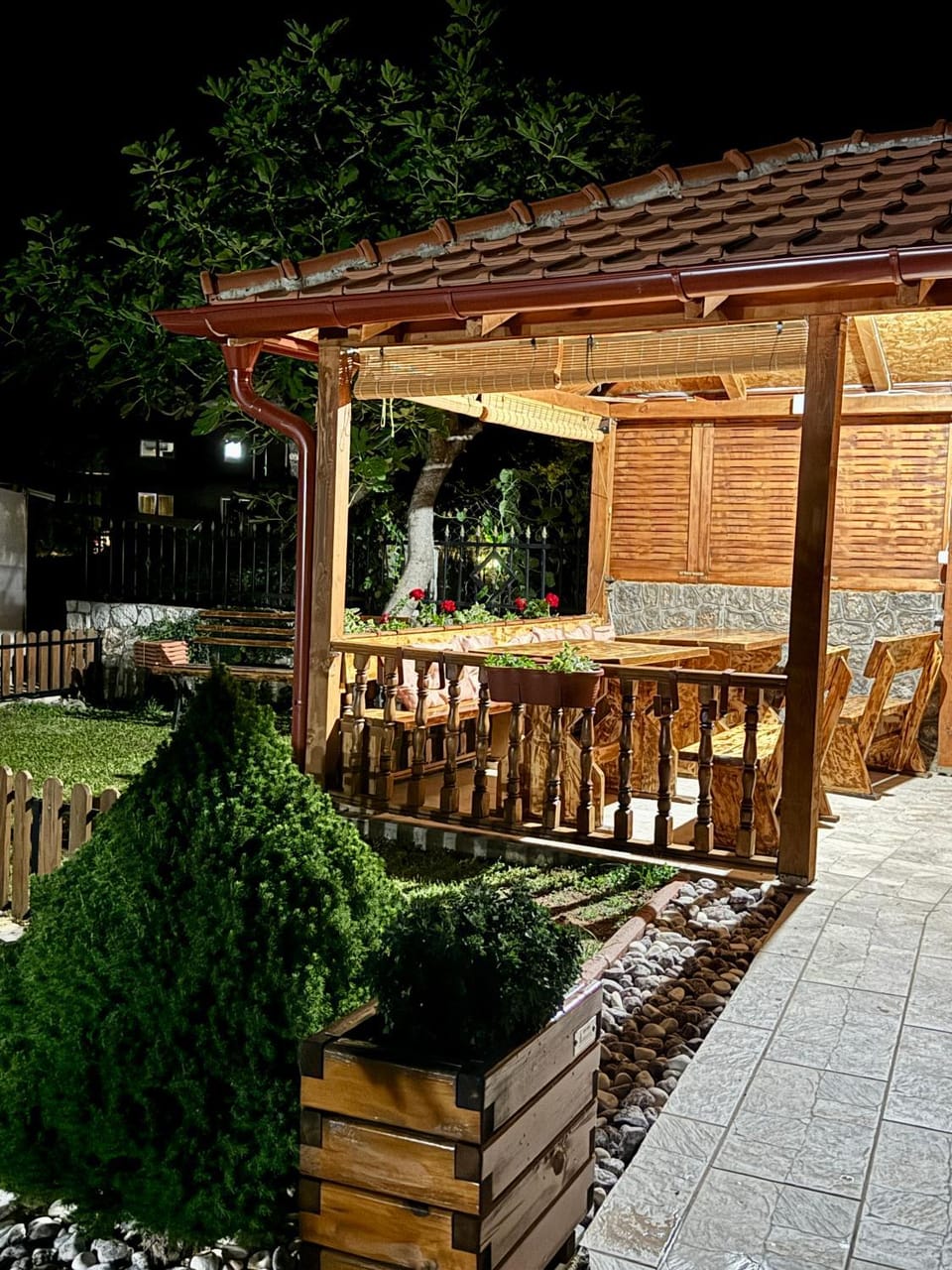 BBQ facilities, Dining area