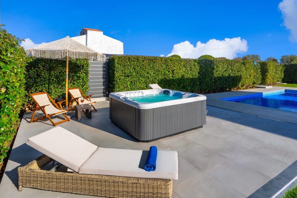 Patio, Day, Garden, Hot Tub, Pool view, Swimming pool, sunbed