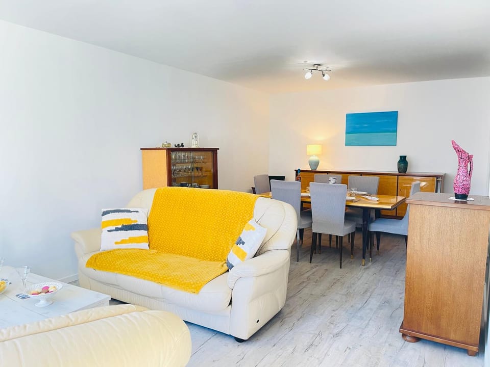 Très bel appartement face au port Santa -Piscine Apartment in Saint-Raphael