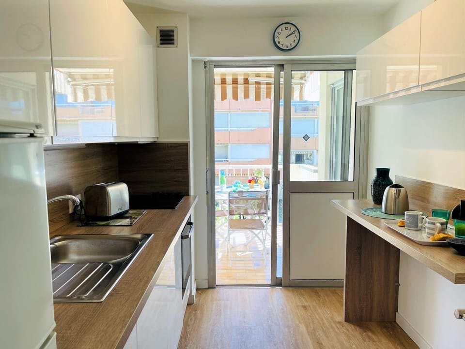 Très bel appartement face au port Santa -Piscine Apartment in Saint-Raphael