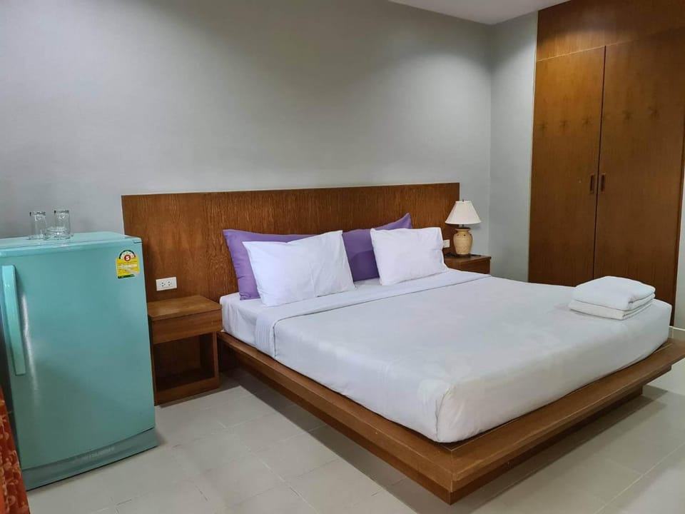 Bed, Photo of the whole room, Bedroom, wardrobe