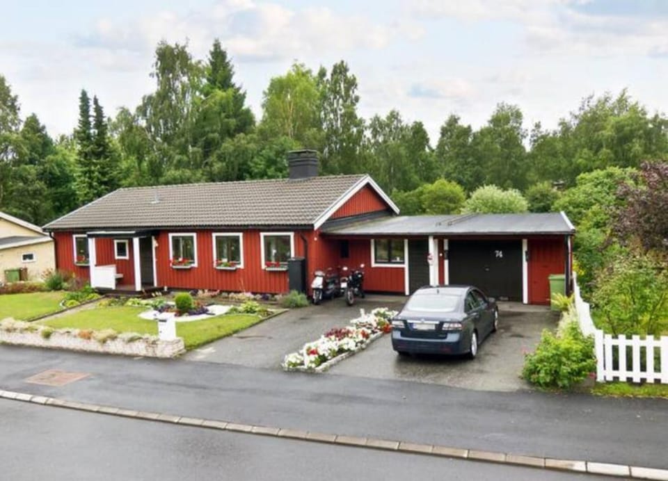 Property building, Street view