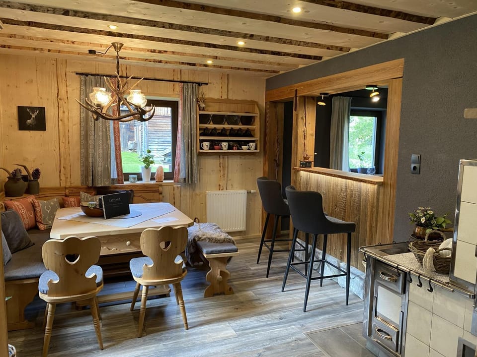 Living room, Lounge or bar, Seating area, Dining area