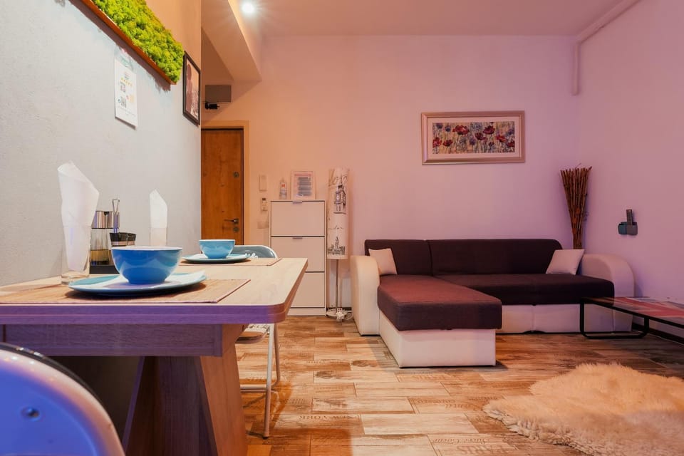 City Nest Maria by Short-Stay Apartment in Romania