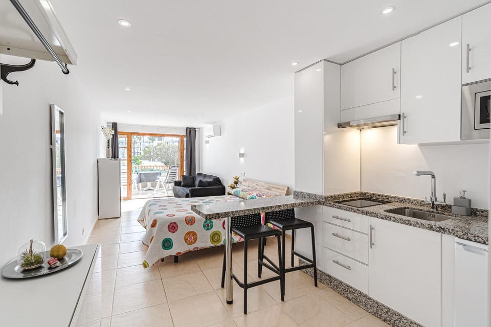 Kitchen or kitchenette, Dining area, Communal kitchen