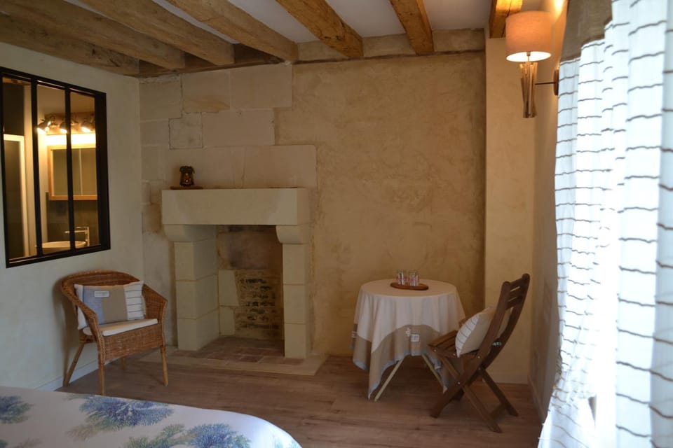 Escale à Villeperdue chambre Hellulaug Vacation rental in Centre-Val de Loire