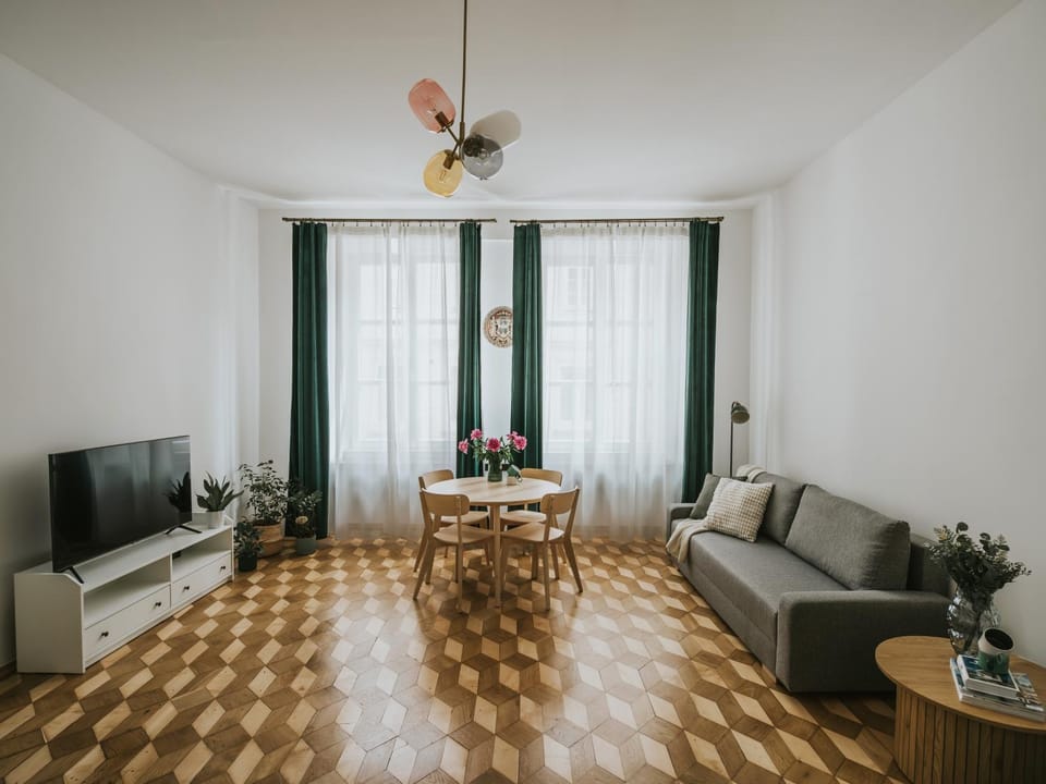 Bed, TV and multimedia, Living room, Bedroom