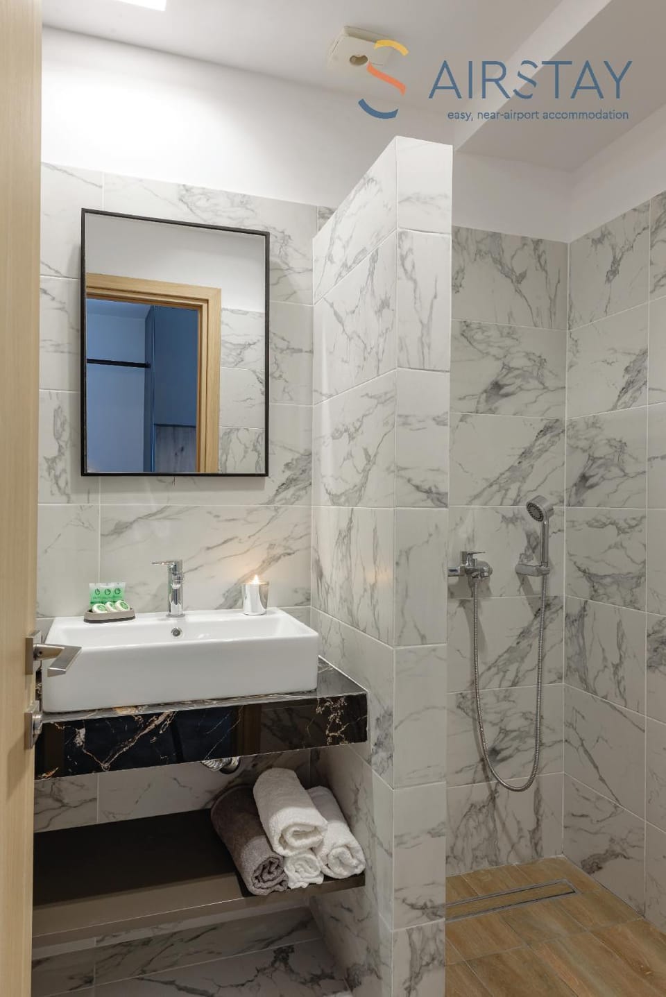 Bathroom, towels
