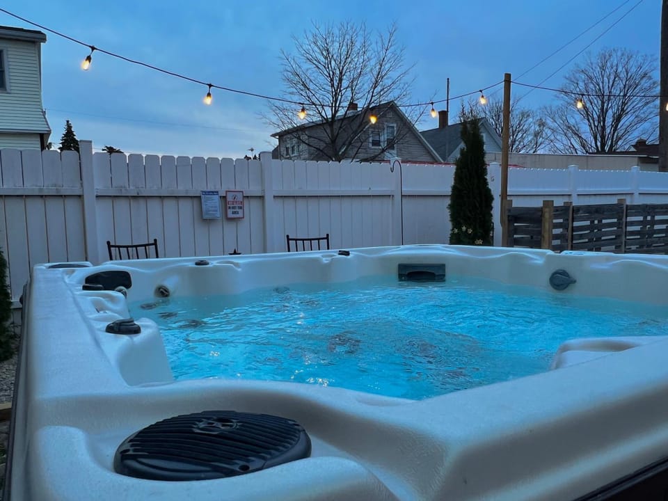 Cottage near Cedar Point and downtown Sandusky House in Sandusky