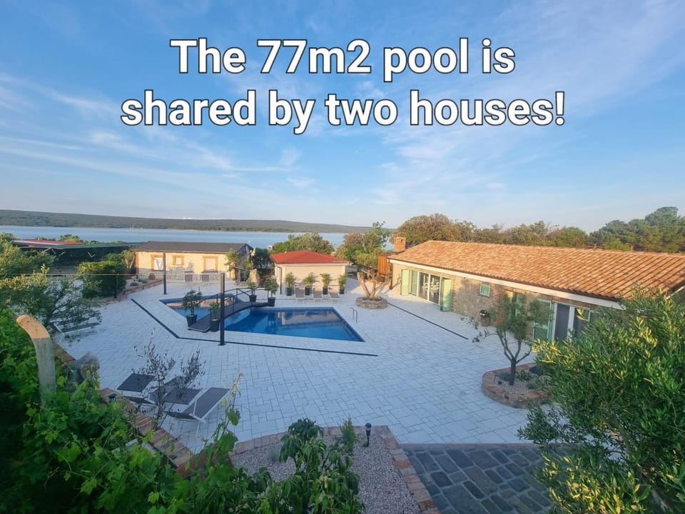Vila s jacuzzijem i bazenom Mavrinac Villa in Nerezine